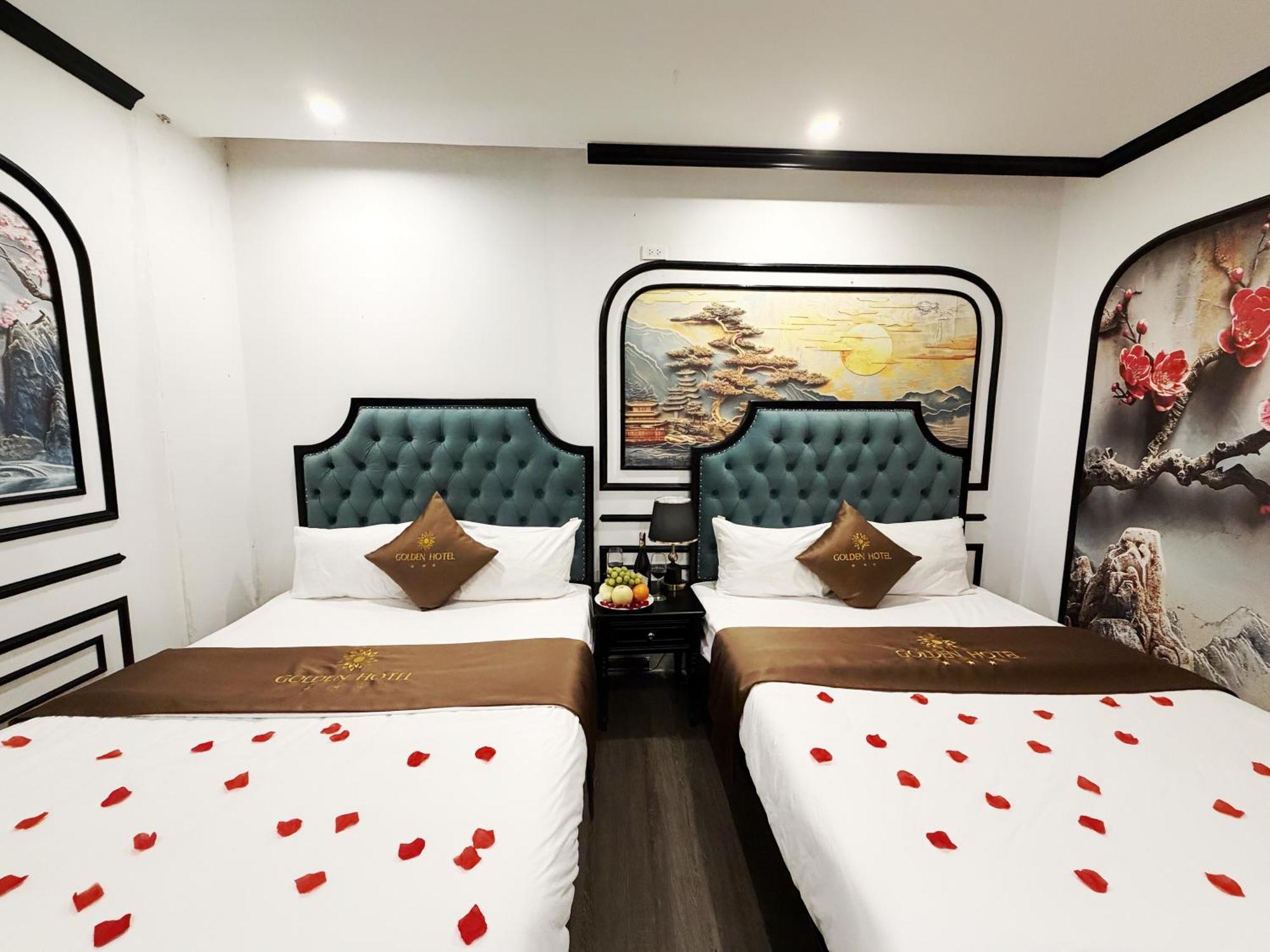 Golden Hotel — Photos 1